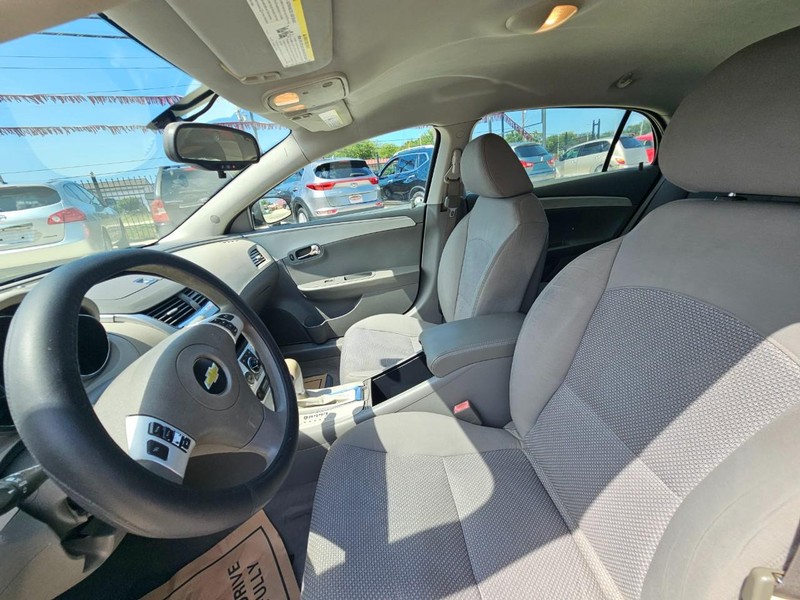 Chevrolet Malibu Vehicle Image 10