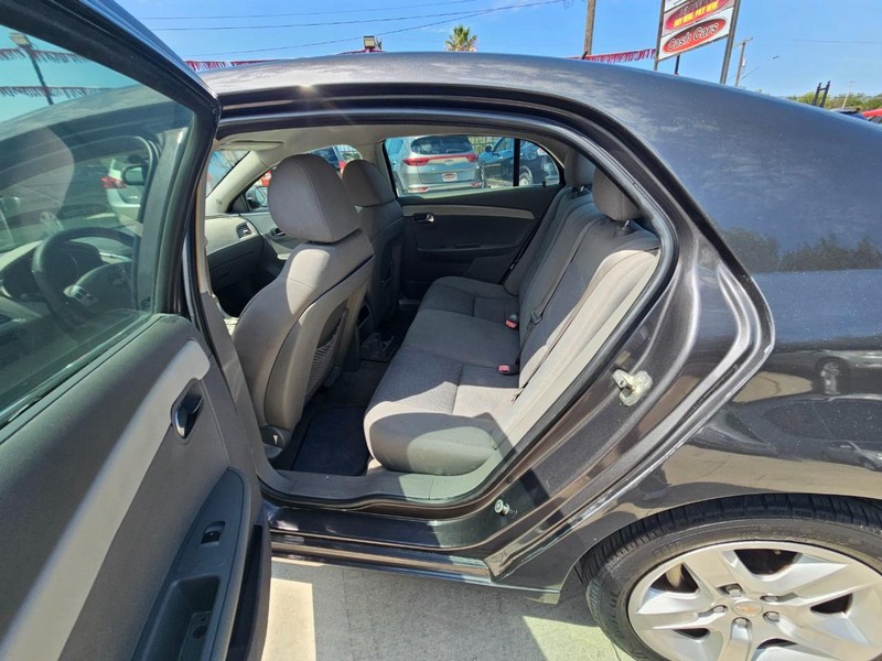 Chevrolet Malibu Vehicle Image 11