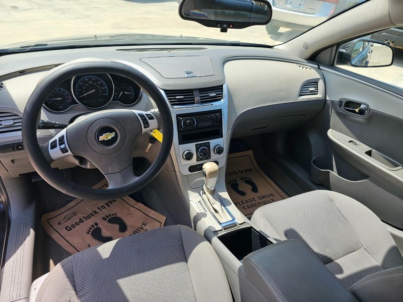Chevrolet Malibu Vehicle Image 13
