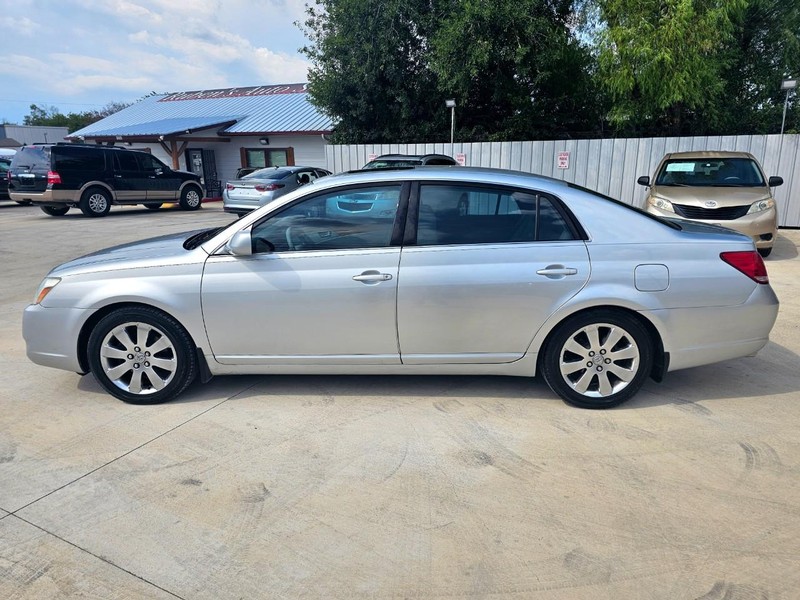 Toyota Avalon Vehicle Image 02