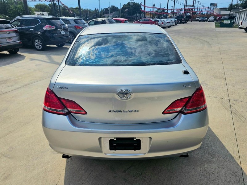 Toyota Avalon Vehicle Image 04