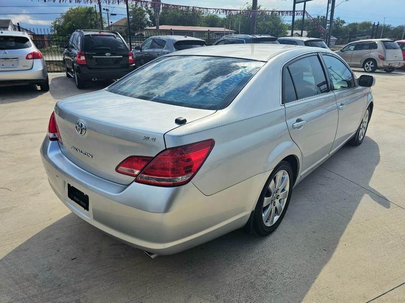 Toyota Avalon Vehicle Image 05