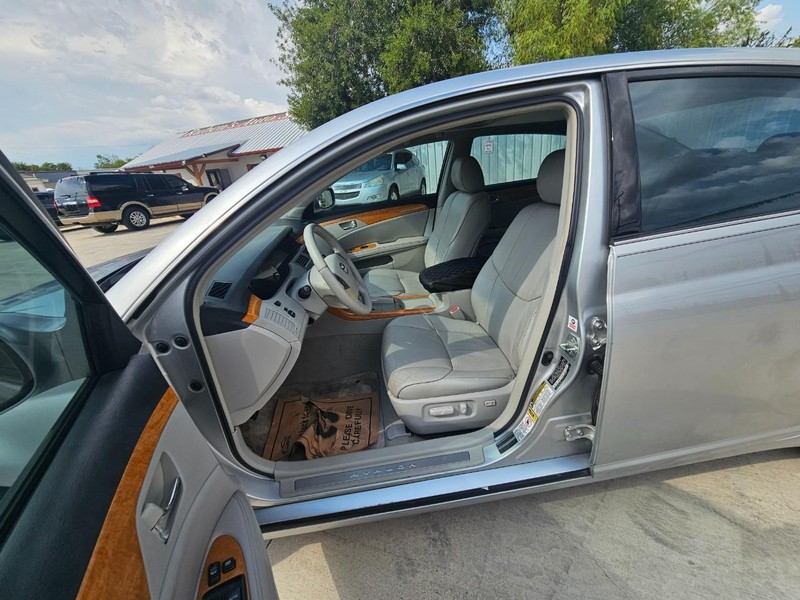 Toyota Avalon Vehicle Image 09