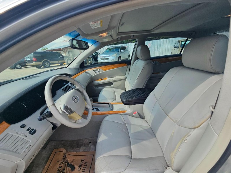 Toyota Avalon Vehicle Image 10