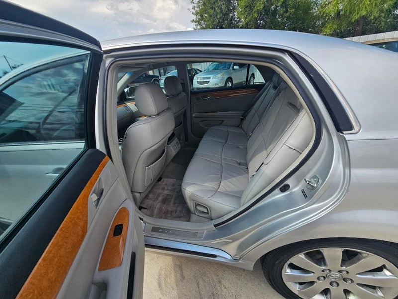 Toyota Avalon Vehicle Image 11