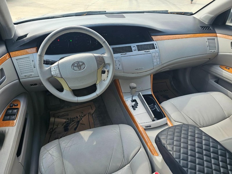 Toyota Avalon Vehicle Image 15