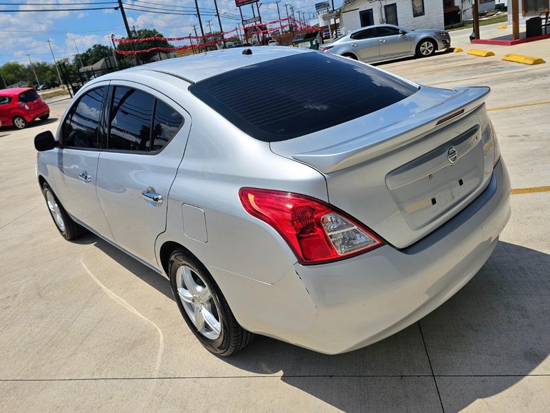 Nissan Versa Vehicle Image 03