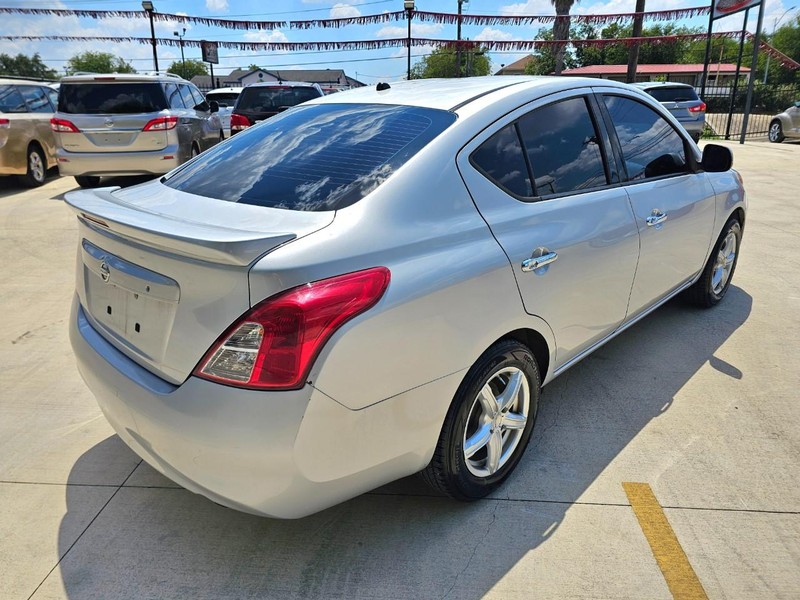 Nissan Versa Vehicle Image 05