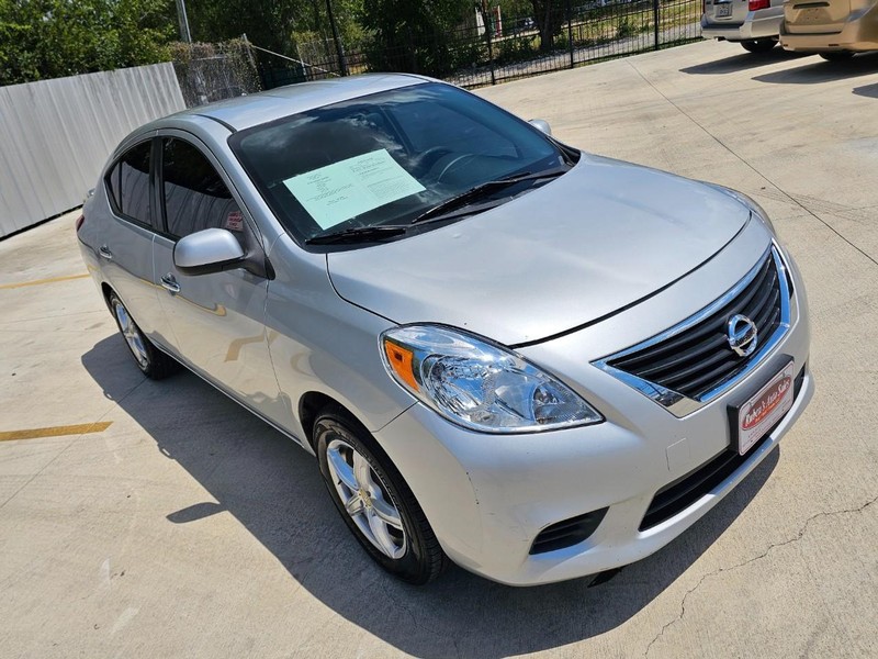 Nissan Versa Vehicle Image 07
