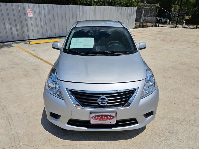 Nissan Versa Vehicle Image 08