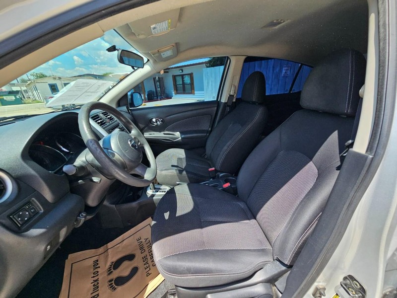 Nissan Versa Vehicle Image 10