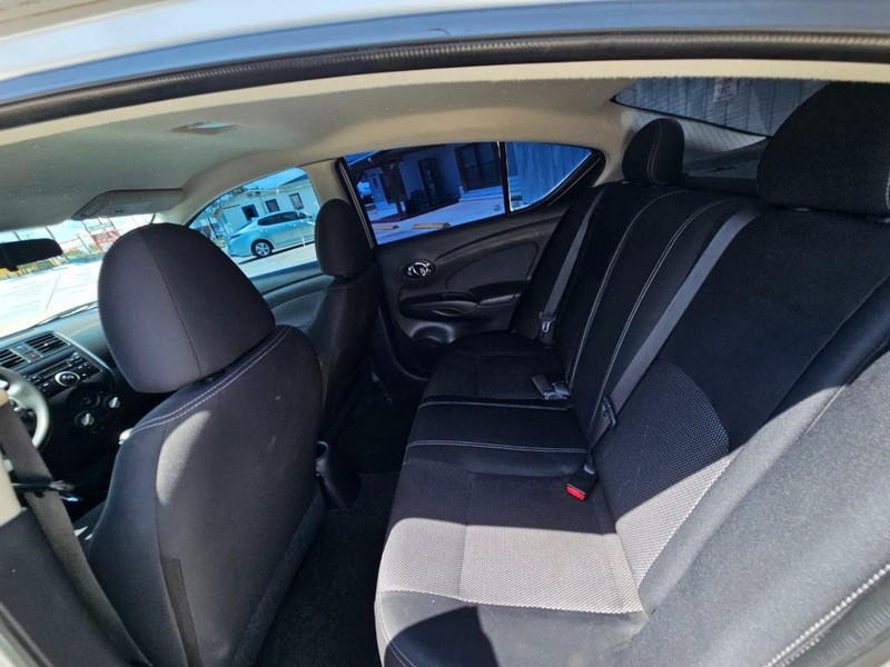 Nissan Versa Vehicle Image 12
