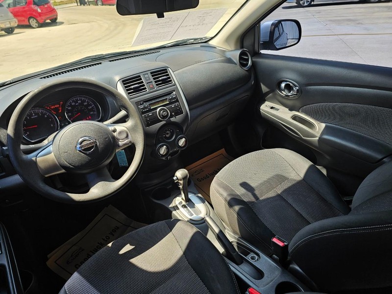 Nissan Versa Vehicle Image 14