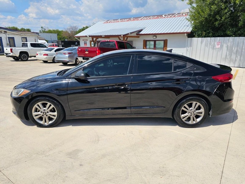 Hyundai Elantra Vehicle Image 02