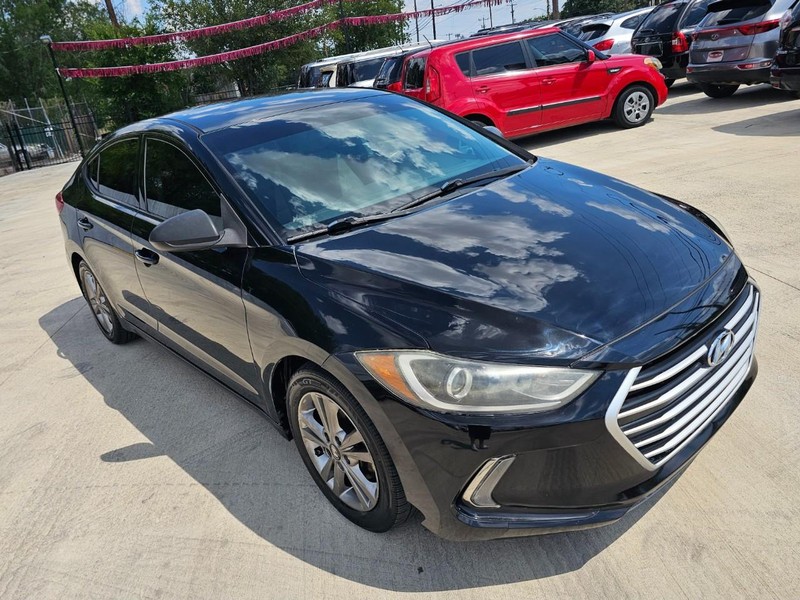 Hyundai Elantra Vehicle Image 07