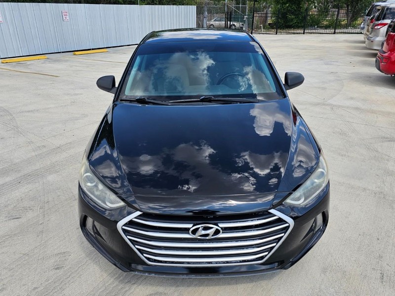 Hyundai Elantra Vehicle Image 08