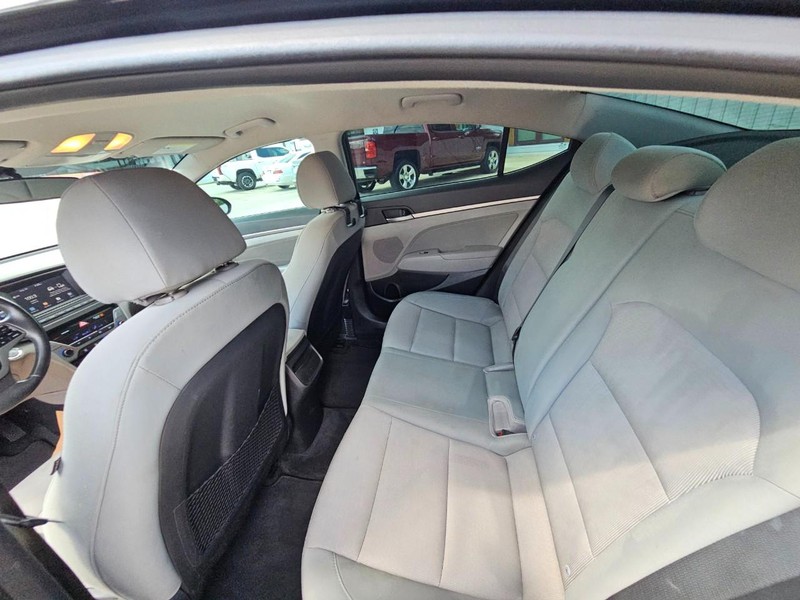 Hyundai Elantra Vehicle Image 12