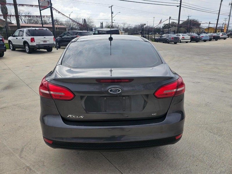 Ford Focus Vehicle Image 04
