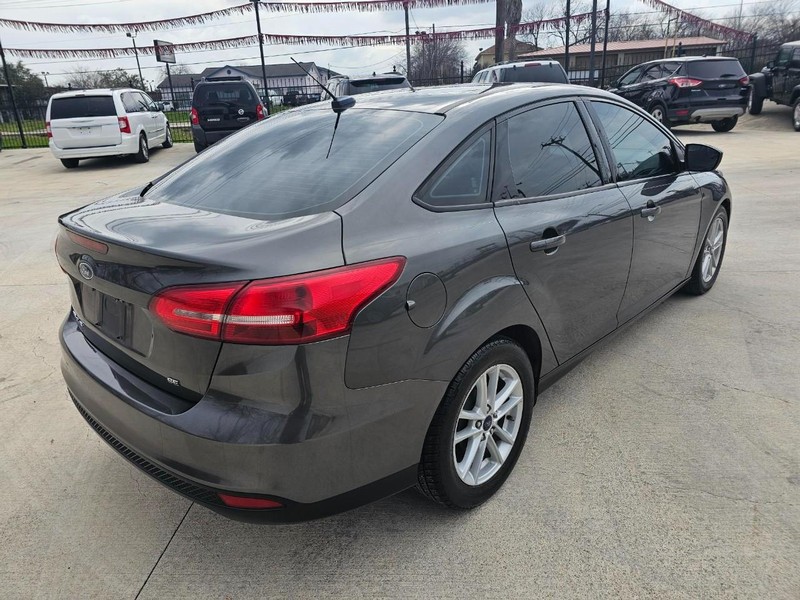 Ford Focus Vehicle Image 05