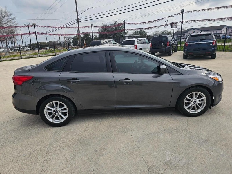 Ford Focus Vehicle Image 06