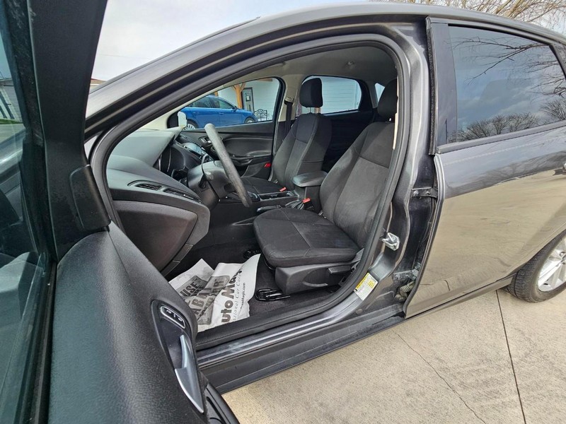 Ford Focus Vehicle Image 10