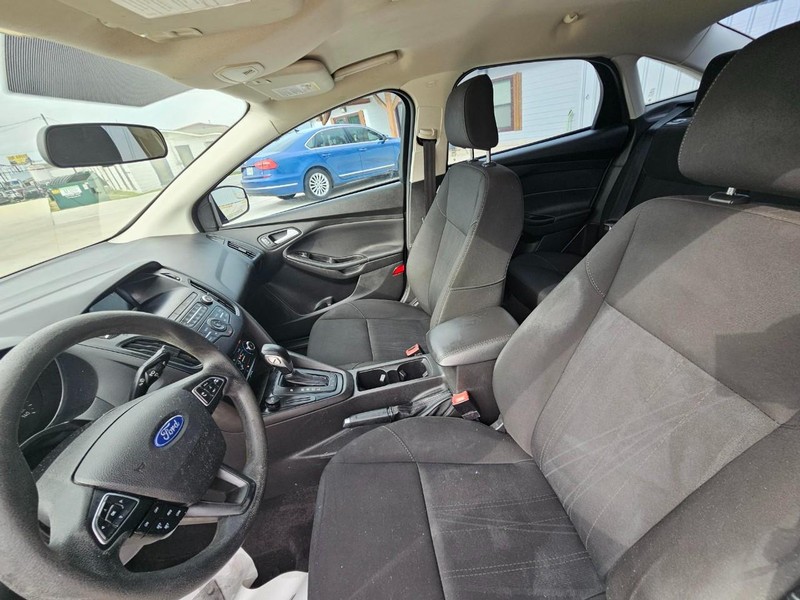 Ford Focus Vehicle Image 11