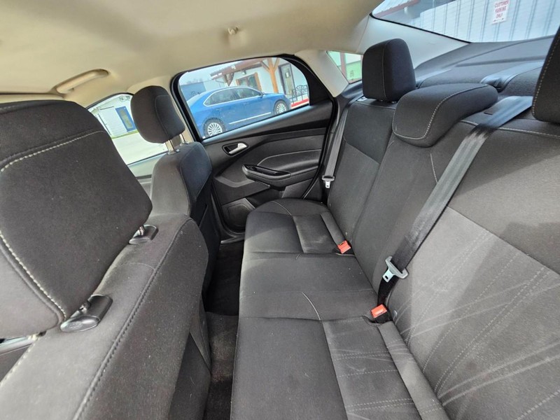 Ford Focus Vehicle Image 13