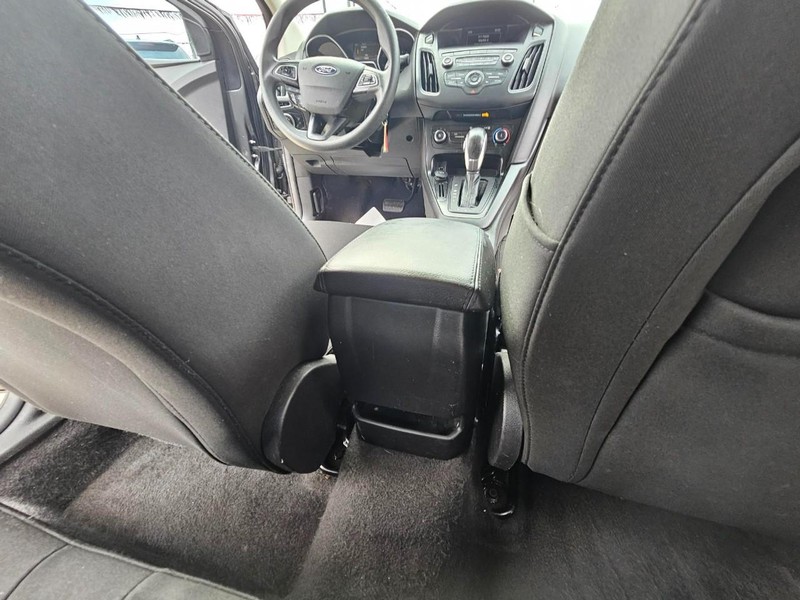 Ford Focus Vehicle Image 16