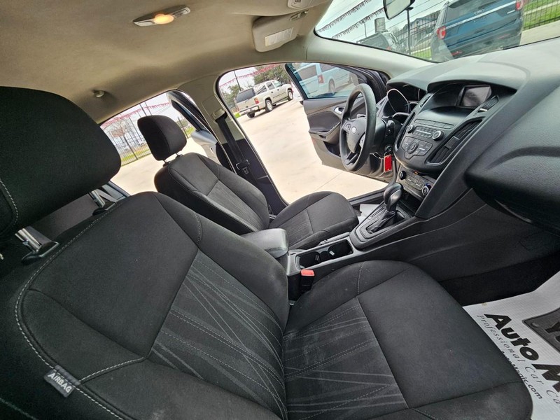 Ford Focus Vehicle Image 18
