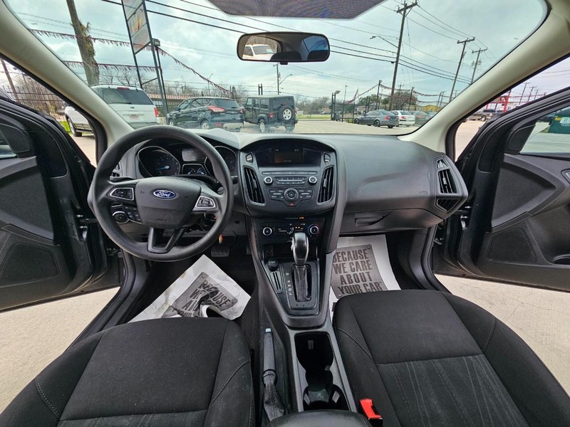 Ford Focus Vehicle Image 20