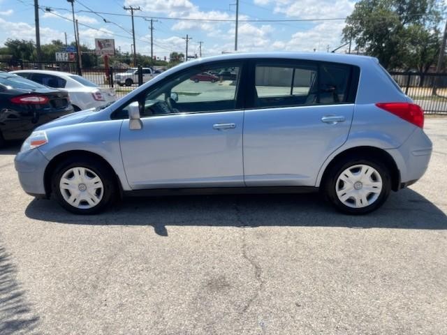 Nissan Versa Vehicle Image 02