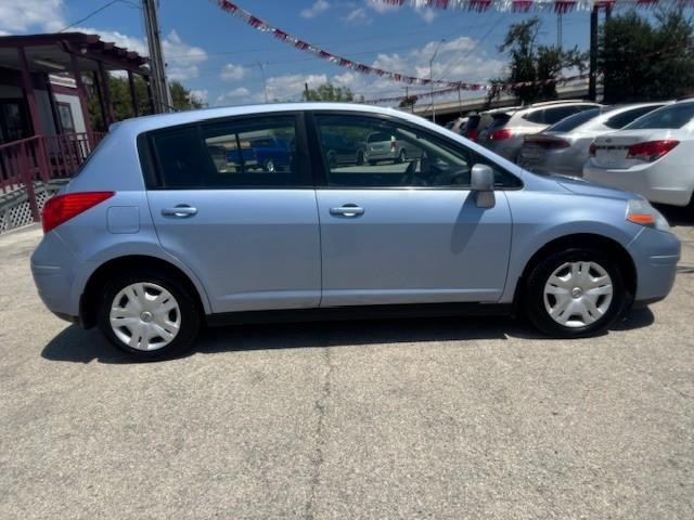 Nissan Versa Vehicle Image 06