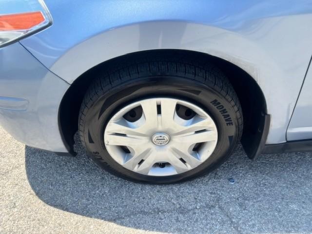Nissan Versa Vehicle Image 09