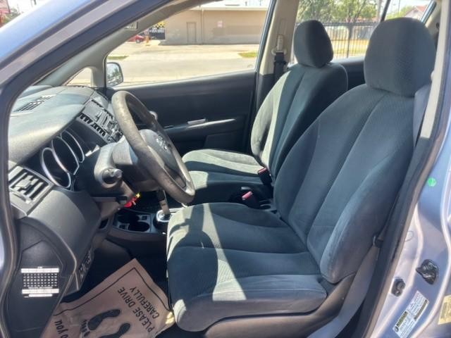 Nissan Versa Vehicle Image 11