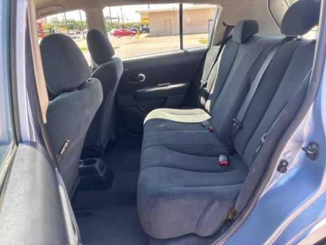 Nissan Versa Vehicle Image 13