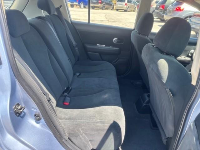 Nissan Versa Vehicle Image 15
