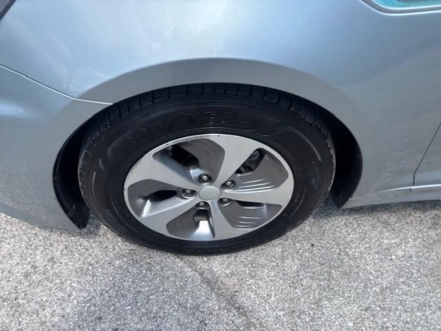 Kia Optima Hybrid Vehicle Image 09