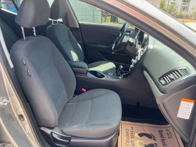 Kia Optima Hybrid Vehicle Image 18