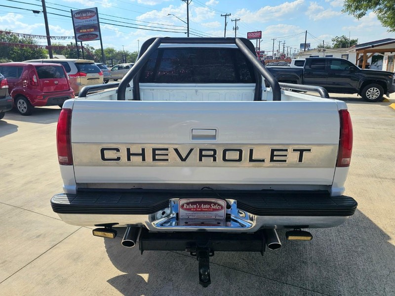 Chevrolet 1500 Pickups Vehicle Image 04