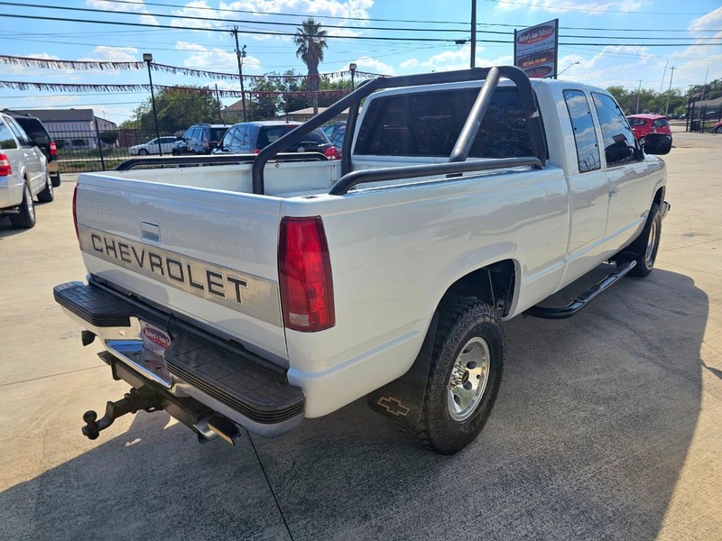 Chevrolet 1500 Pickups Vehicle Image 05