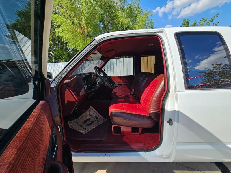 Chevrolet 1500 Pickups Vehicle Image 08