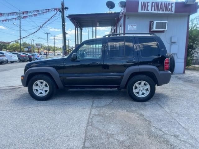 Jeep Liberty Vehicle Image 02