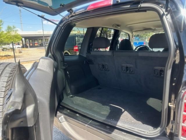 Jeep Liberty Vehicle Image 19