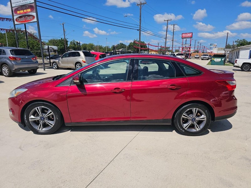 Ford Focus Vehicle Image 02