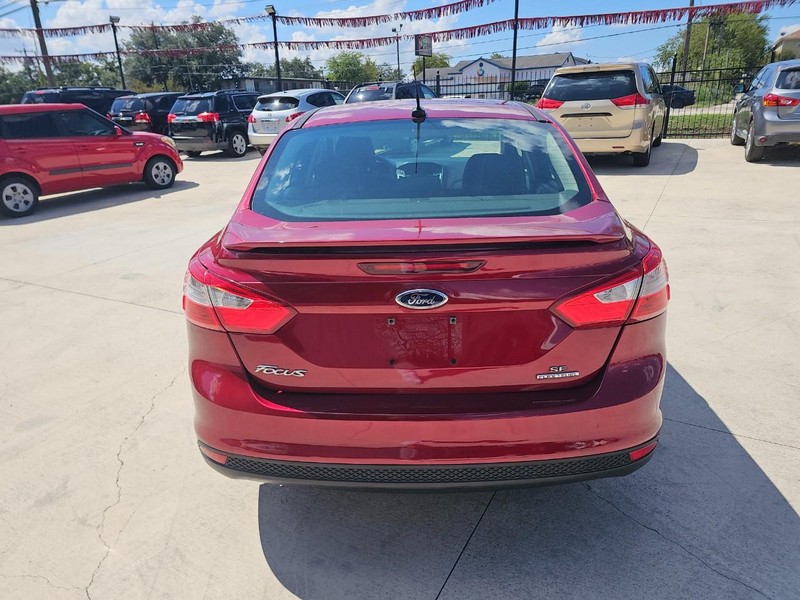 Ford Focus Vehicle Image 04