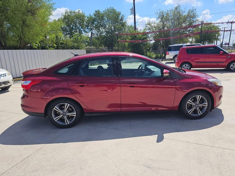 Ford Focus Vehicle Image 06