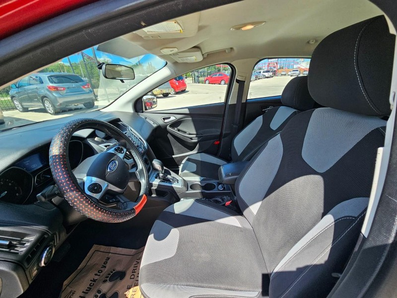 Ford Focus Vehicle Image 10