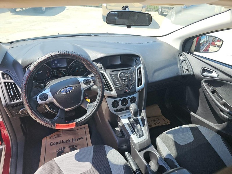 Ford Focus Vehicle Image 13