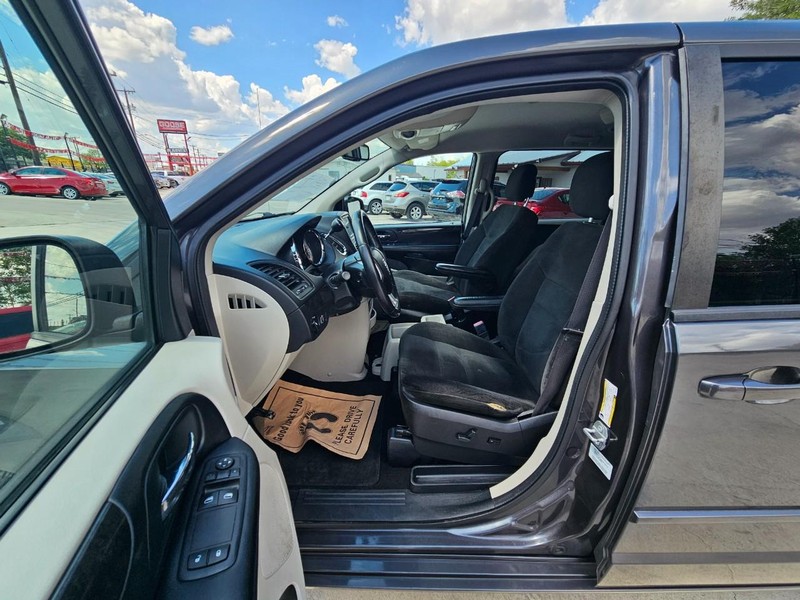 Dodge Grand Caravan Vehicle Image 11