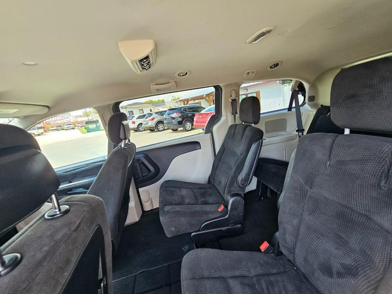 Dodge Grand Caravan Vehicle Image 14